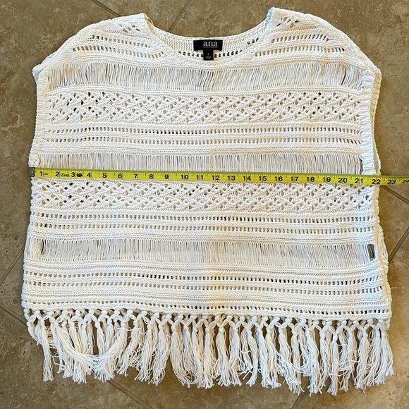 Ana Crocheted Fringe Top - Picture 5 of 6